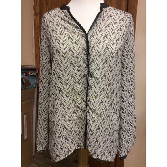 Mossimo Zig Zag Geometric Sheer Blouse Medium - Picture 1 of 3